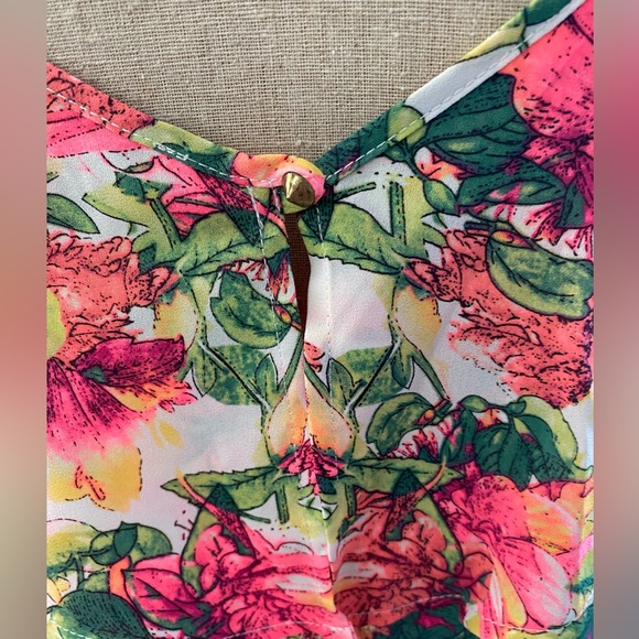 Astr woman’s crop top. - Picture 6 of 7